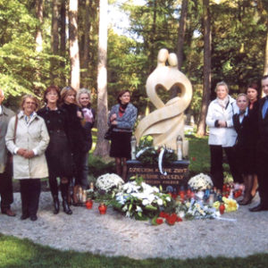 2008-10-12 Odsłonięcie Pomnika Dziecka Utraconego na Cmentarzu Centralnym (3)