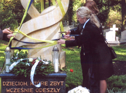 2008-10-12 Odsłonięcie Pomnika Dziecka Utraconego na Cmentarzu Centralnym