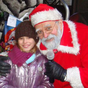 2010-12-19 akcja charytatywna Mikołaj dzieciom (1)
