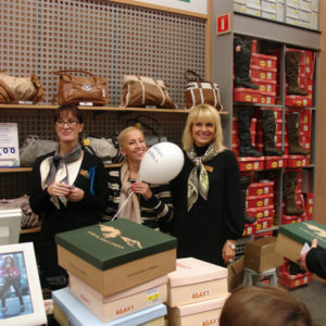 2011-10-22 akcja charytatywna Ciepłe buty na zimę 150 par! (1)